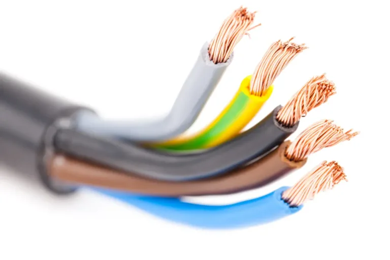 Jak wybrać najlepszy sklep elektryczny? Przewodnik dla klientów indywidualnych i firm